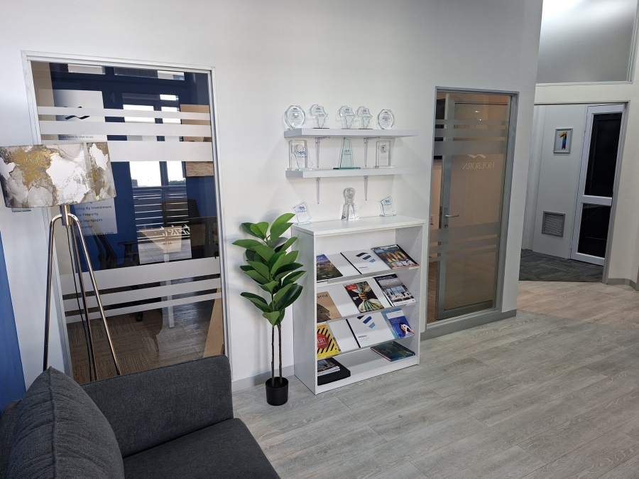To Let Commercial Property for Rent in Somerset West Mall Triangle Western Cape